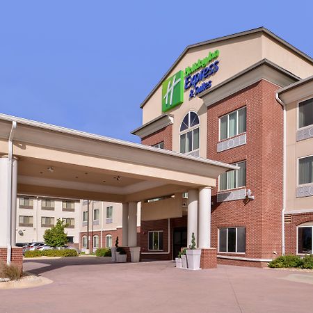 Holiday Inn Express & Suites Emporia Northwest By Ihg Kültér fotó