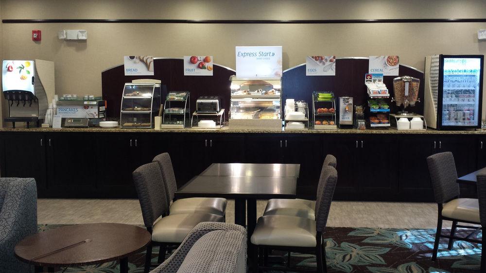 Holiday Inn Express & Suites Emporia Northwest By Ihg Kültér fotó