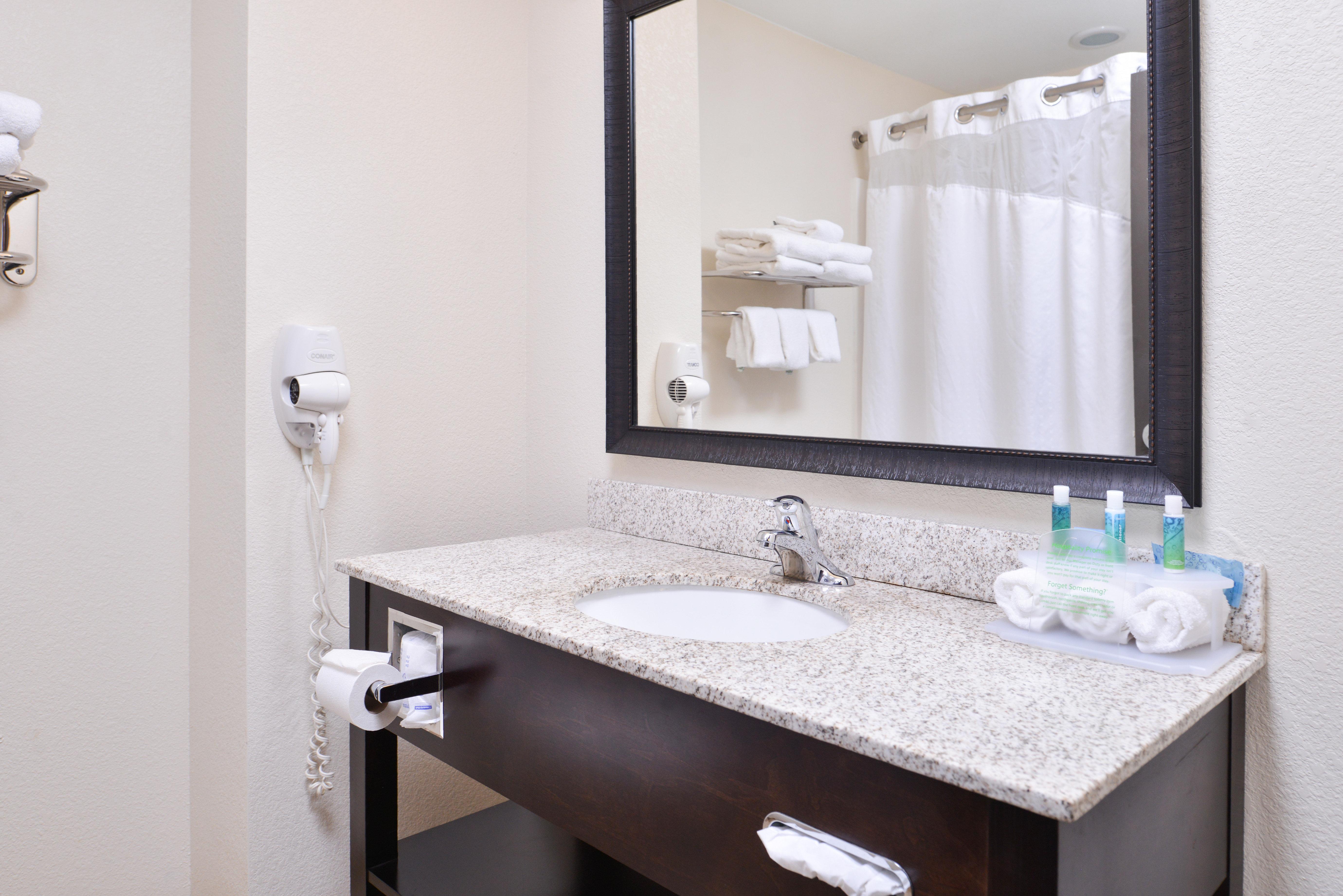 Holiday Inn Express & Suites Emporia Northwest By Ihg Kültér fotó
