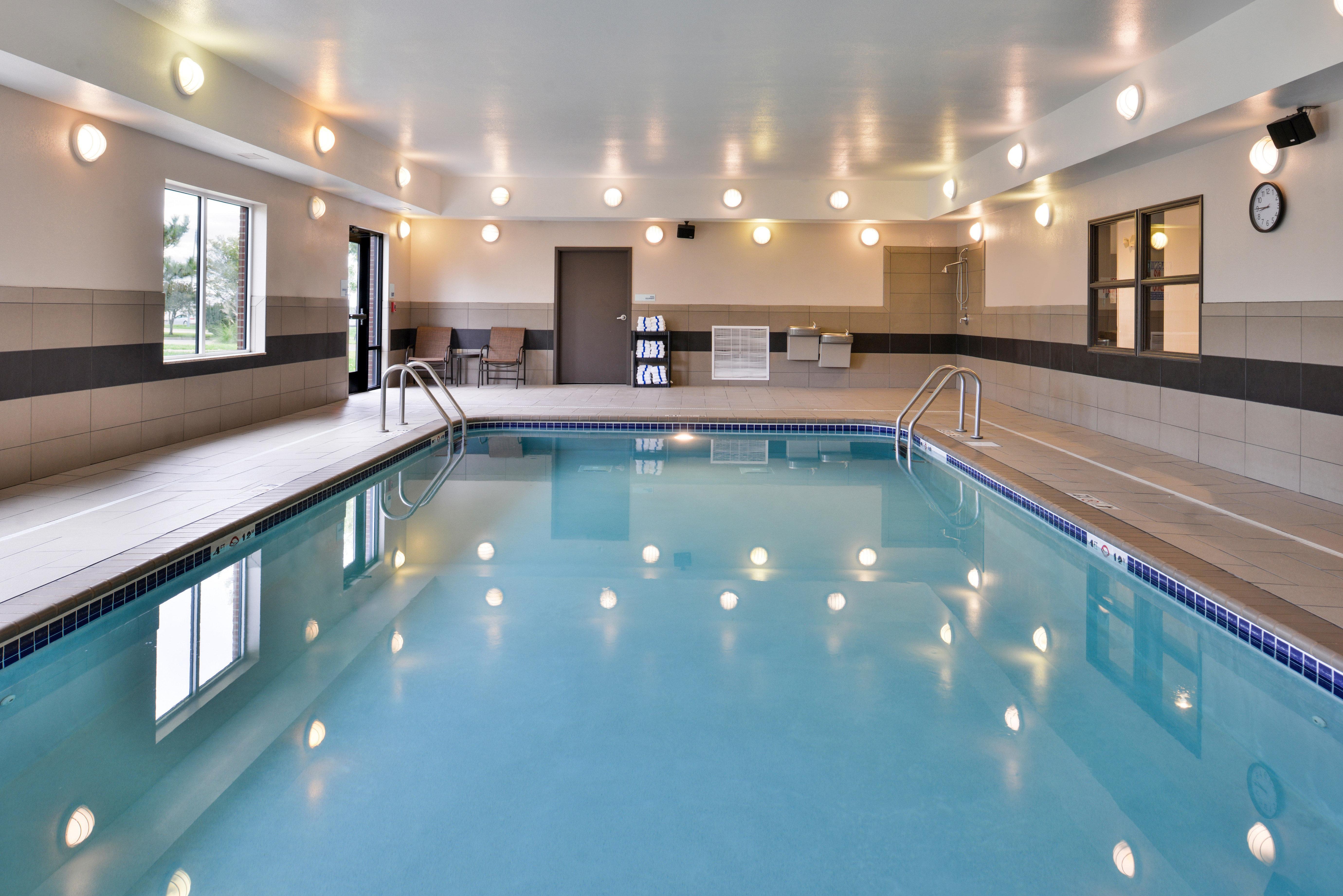 Holiday Inn Express & Suites Emporia Northwest By Ihg Kültér fotó