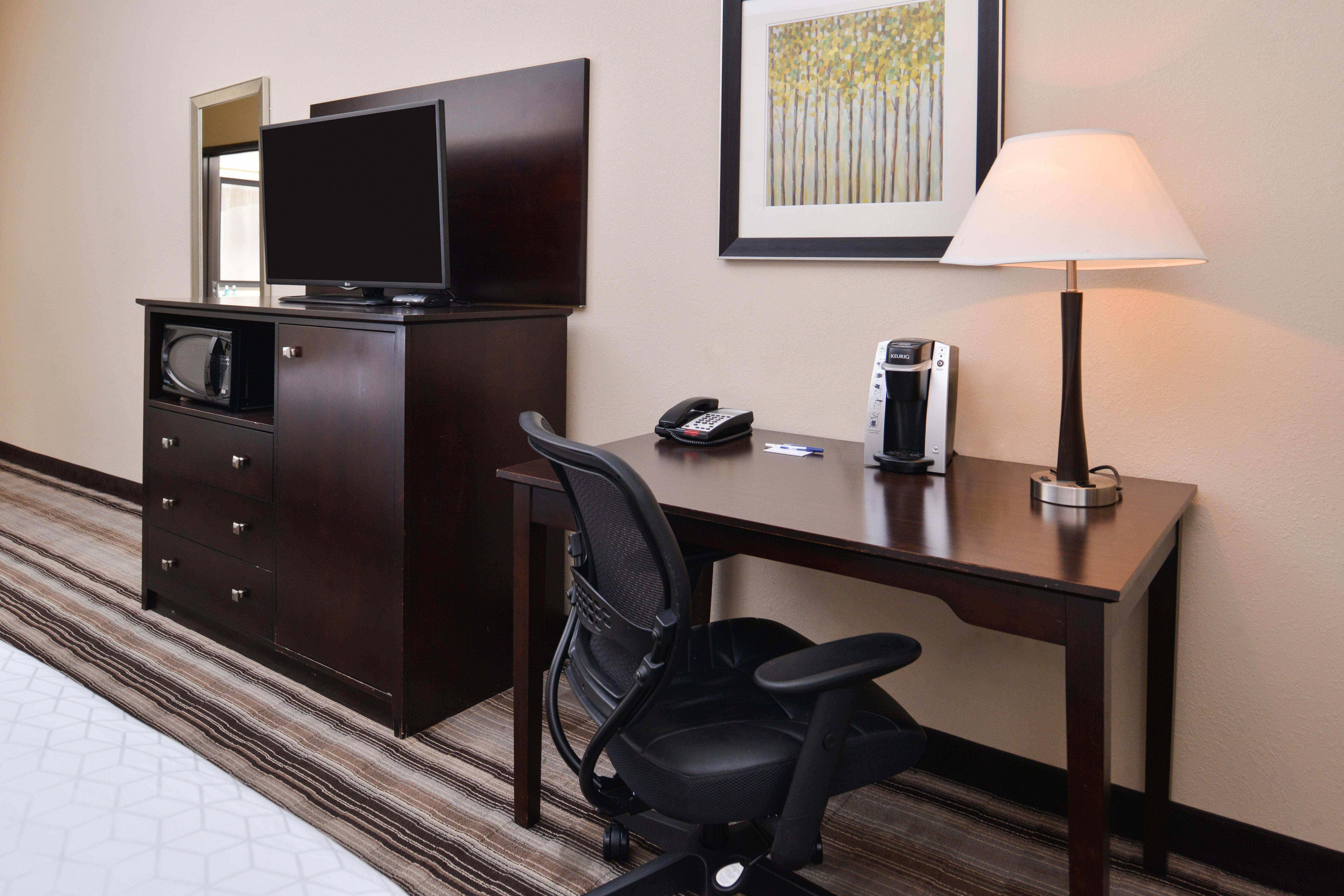 Holiday Inn Express & Suites Emporia Northwest By Ihg Kültér fotó