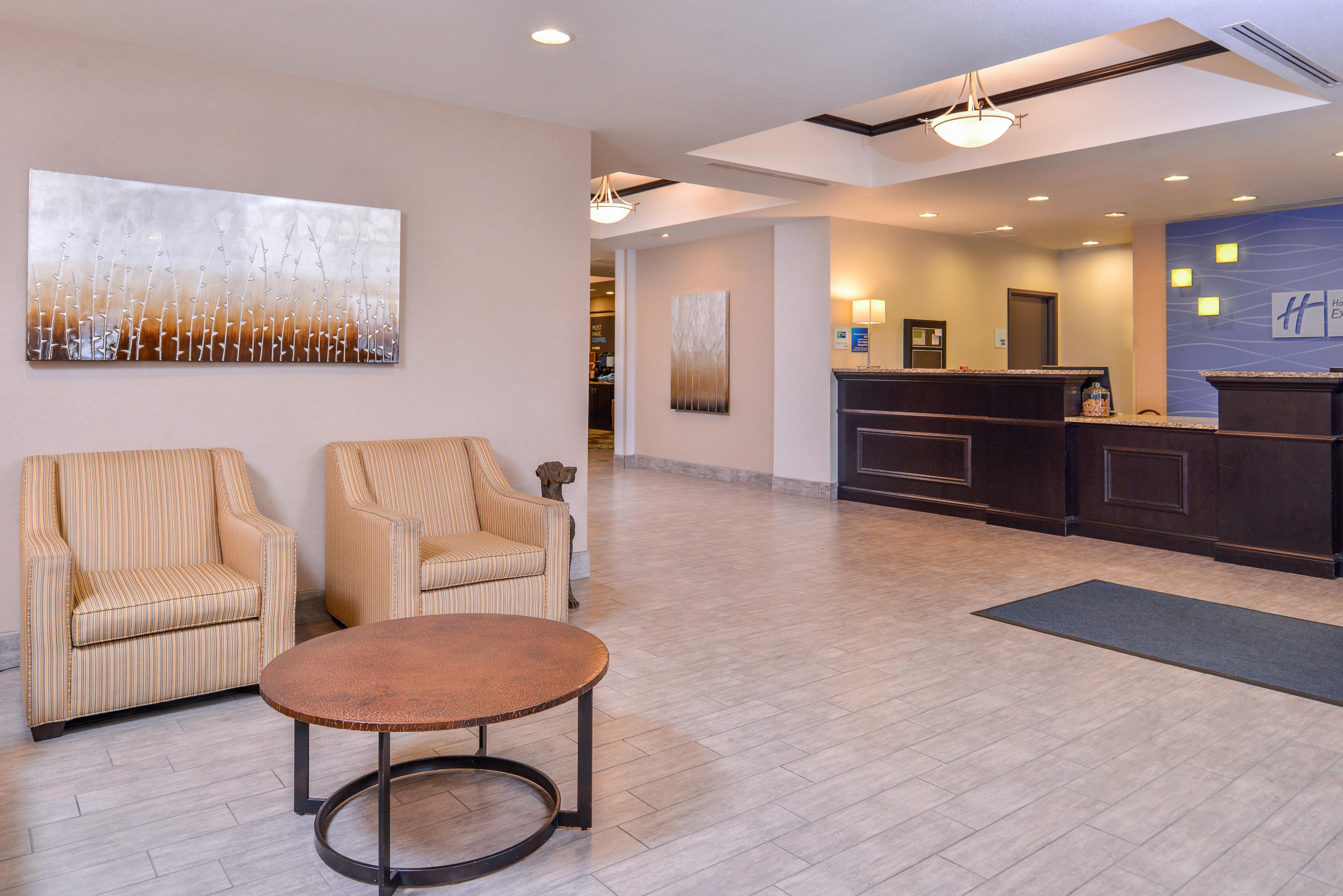 Holiday Inn Express & Suites Emporia Northwest By Ihg Kültér fotó